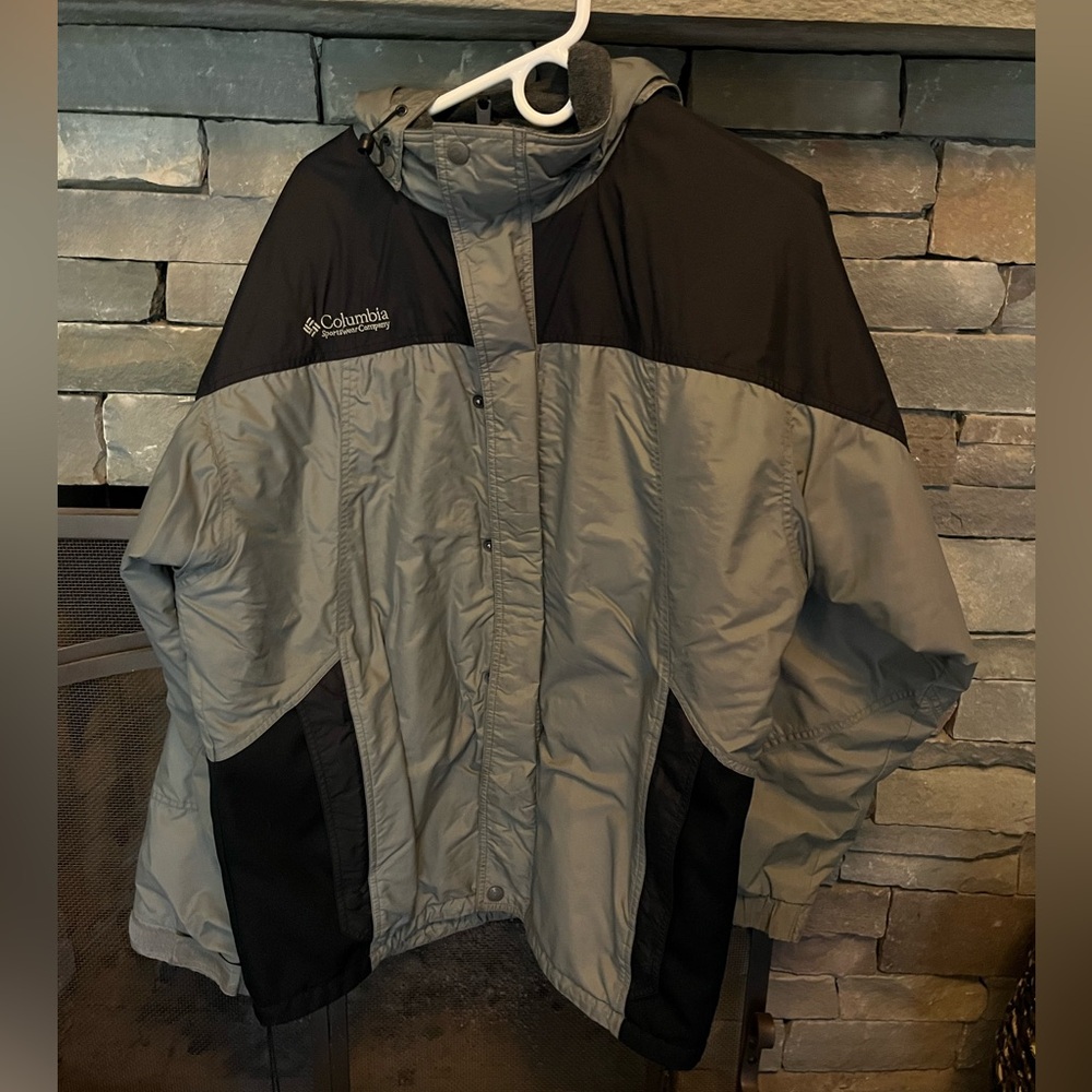 Columbia Men’s Insulated Jacket - Large TALL - Gray and
Black